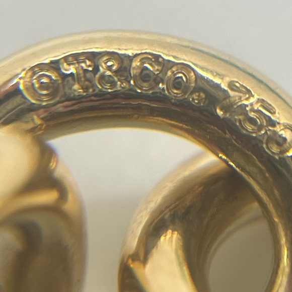 Beautiful Tiffany & Co. 18K Yellow Gold Open Heart Clasp Chain Bracelet - Picture 4 of 8